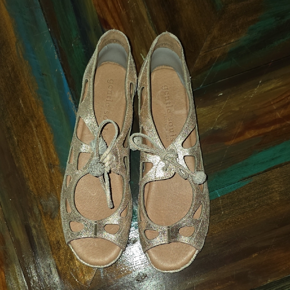 Gentle Souls Women's Rose Gold Brynn Leather Sandal - Picture 3 of 7